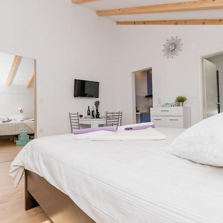 Studio Apartment Harmony Np Krka Лозовац Екстер'єр фото
