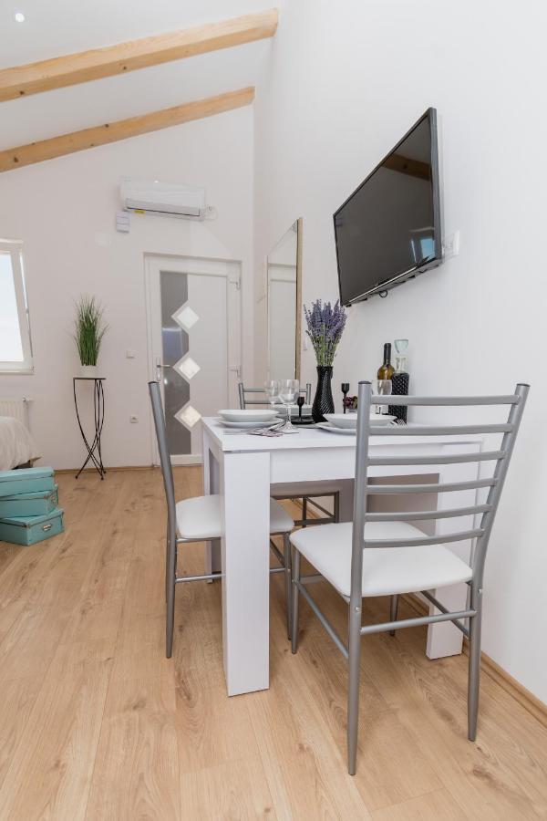 Studio Apartment Harmony Np Krka Лозовац Екстер'єр фото